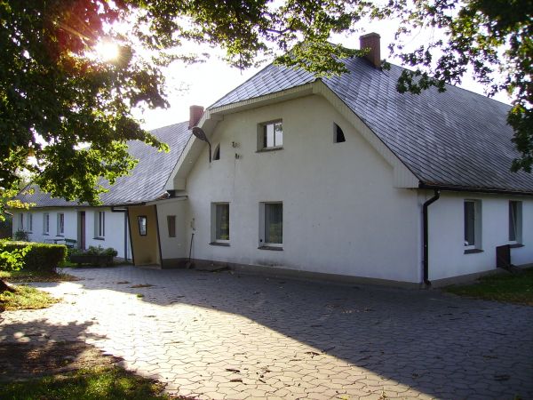 Agroturystyka POD LIPAMI 
Pakawie 16
64-510 Wronki
/067 2547225/