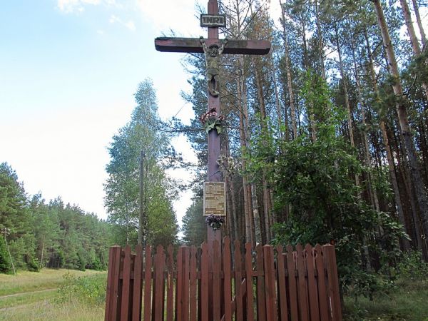 Krzyż przy przejeździe kolejowym