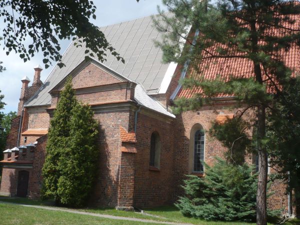 Kościół p.w św.Mikołaja  z ok.1520r z fundacji Jana Juranda z Brudzewa ,gotycki, orientowany,jednonawowy.