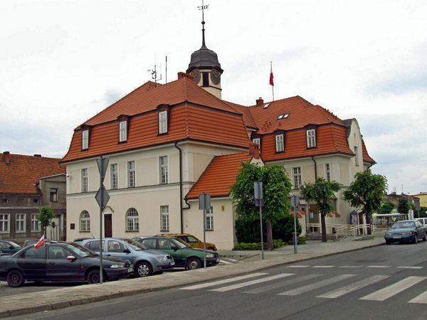 Ratusz w Kórniku. Siedziba Urzędu Miasta i USC