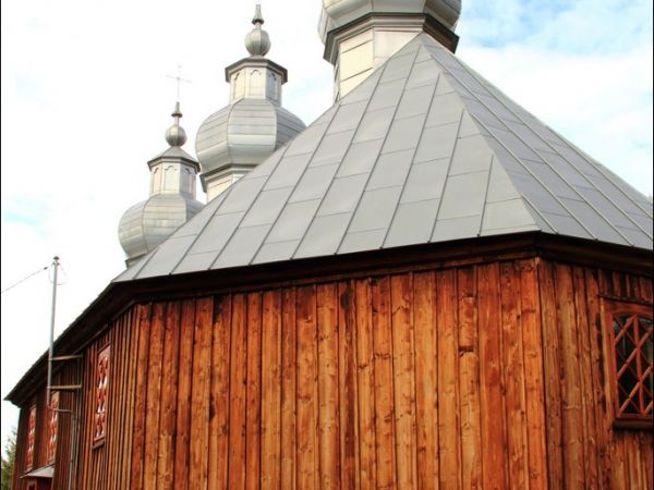 Cerkiew greckokatolicka p.w. Michała Archanioła - wzniesiona w 1843 r. w Brzeżawie .  Obecnie kościół rzymskokatolicki pw. Św. Michała Archanioła.