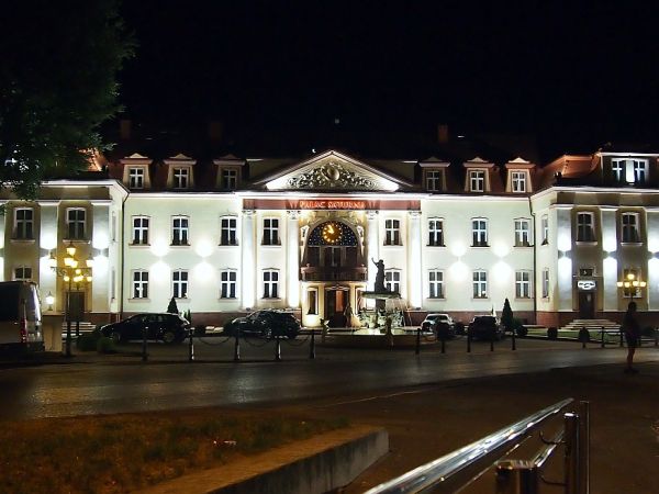 Pałac Saturna nocą