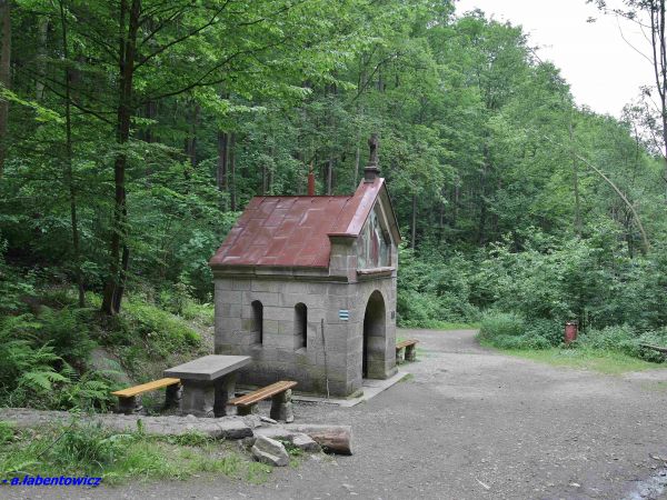 KAMIENNY DOMEK Z 1893 ROKU "STUDZIENKA MARYI"