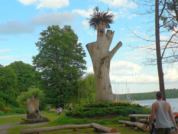 Nad brzegiem jeziora Bełdany.