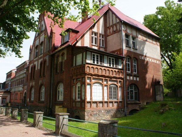 Dawny szpital.   Wałcz - maj 2010