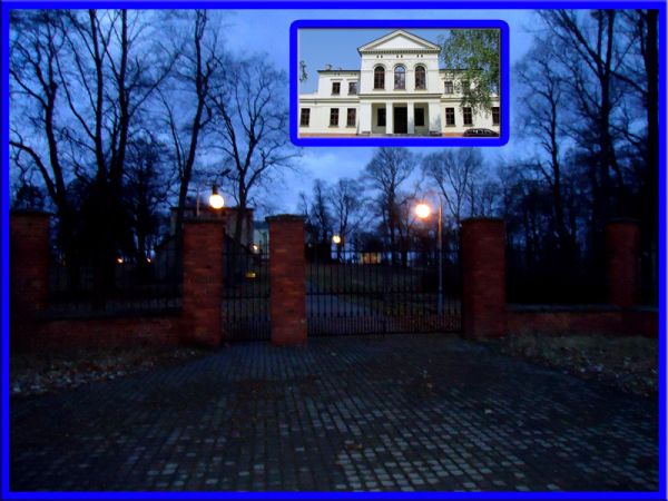 Wczesnym rankiem przed zamkiem.