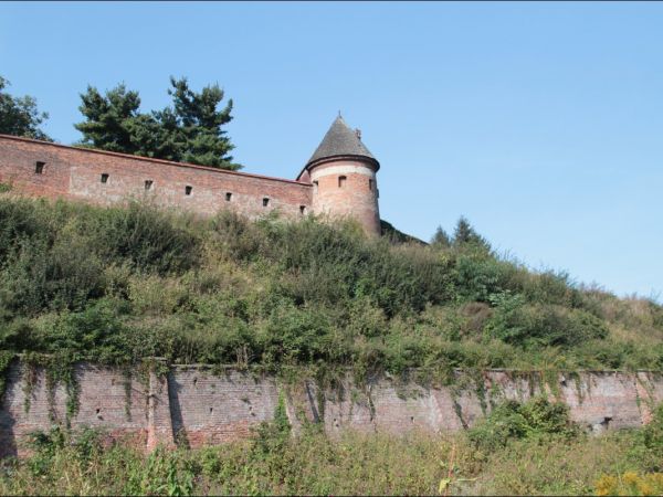 Kościół pw. św. Mikołaja i Stanisława biskupa w Jarosławiu przy ulicy Benedyktyńskiej. Przez starszych mieszkańców zwany Anna Kasarnia, został zbudowany w latac
