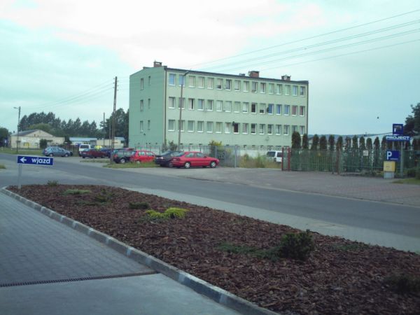 Ulica Pionierów. Część Mieszkalna.
Budynek po byłym biurowcu RPGKiM.
zaadoptowany na dom wielorodzinny.