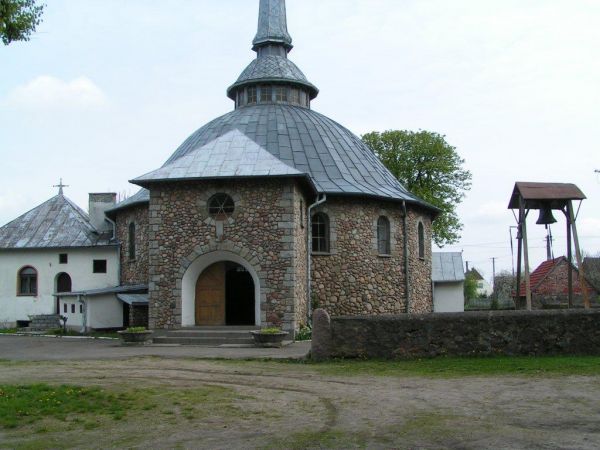 Okrągły kościółek. Broczyno - maj 2010