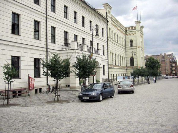 Głogów rynek. Ratusz główne wejście