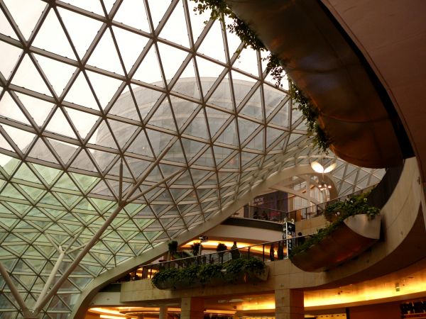 ZŁOTE TARASY-FANTAZYJNY SZKLANY DACH