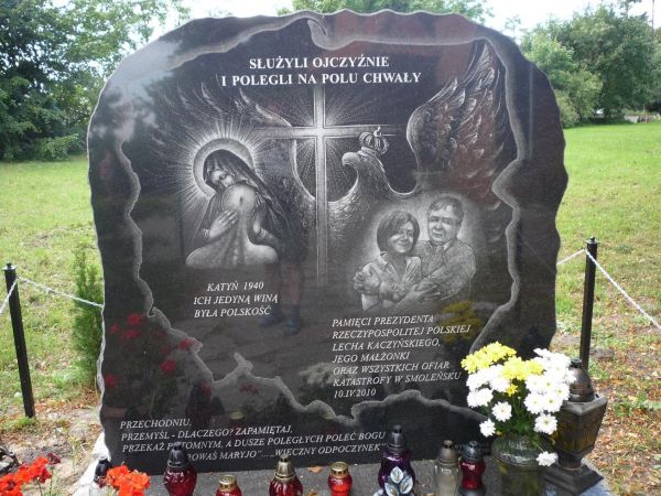 Stegna. Pomnik katastrofy Smoleńskiej i Mordu Katyńskiego .