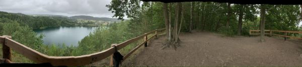 Jezioro Turkusowe w deszczowy dzień