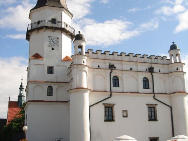 Poznorenesansowy ratusz, wybudowany w latach 1602 - 1629