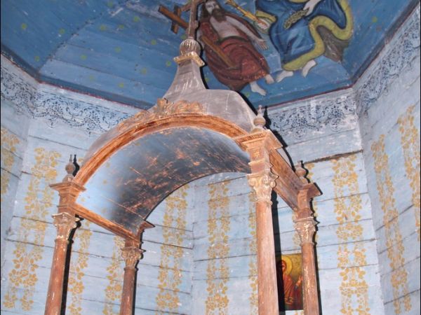 Drewniana filialna cerkiew greckokatolicka p.w. św. Michała Archanioła w Krasicach . Cerkiew wzniesiona w roku 1899. W latach 50. XX wieku została opuszczona .