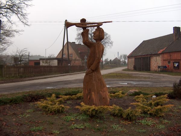 Zielomyśl rzeżba Trębacza z legendy o Zielomyśu