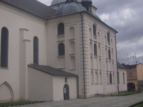 Kościół farny pw. św. Jadwigi Śląskiej - widok od południa