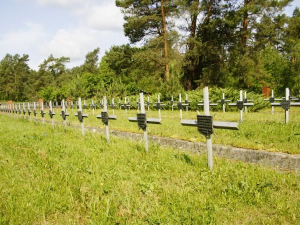 Osuchy-cmentarz  partyzantów Batalionów Chłopskich i Armii Krajowej