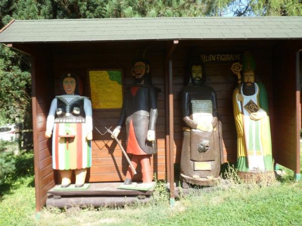 "Sądecki Bartnik" - gospodarstwo pasieczne, n/z ule cudeńka.