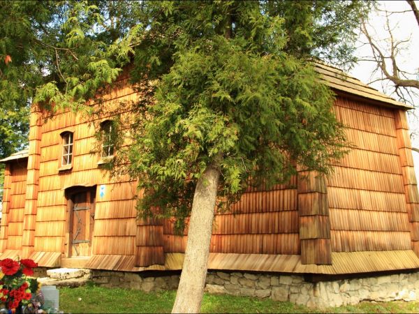 Cerkiew Wniebowstąpienia Pańskiego w Kruhelu Wielkim . Jest jedną z najstarszych cerkwi w Polsce. Wybudowana na pewno przed 1630 rokiem.