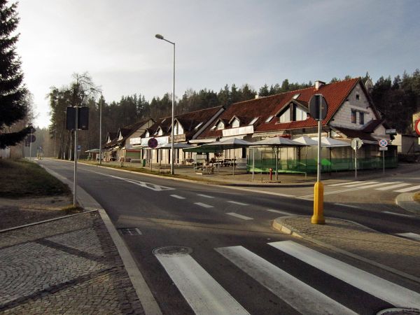 Zabudowania przy głównej ulicy w Świętej Lipce 2011-12-12