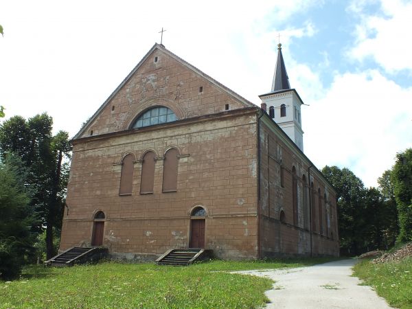 Jeden z dwóch kościołów Marciszowa ten p.w Niepokalanego Serca NMP