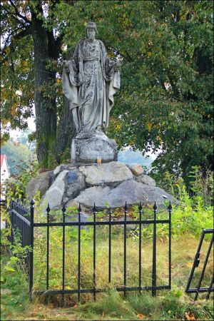 Cerkiew Pokrow Przeświętej Bogarodzicy w Miękiszu Starym. Zbudowana w latach 1803−1811. Wokół cerkwi groby rodziny Youngów.