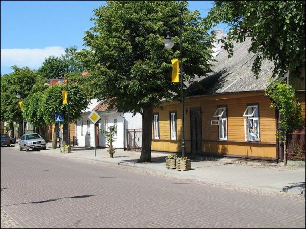 Drewniane domy tkaczy z połowy XIX w. przy ul. 3 Maja