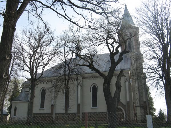 kościół pw. św. Marcina i Matki Boskiej Szkaplerznej.