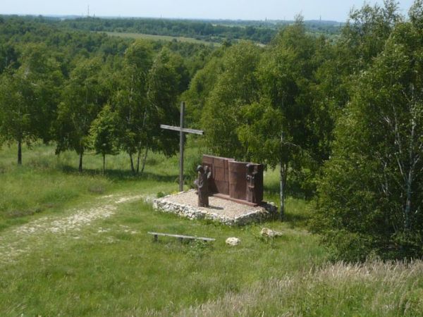 Jeszcze jedna przepięknie położona stacja Drogi Krzyżowej,
daleko w tle panorama Częstochowy.