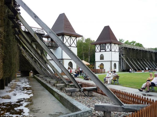 Tężnie solankowe - fragment