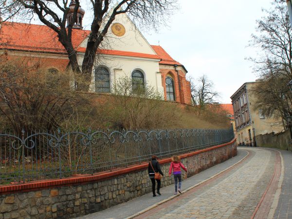 Gniezno,ul.Stroma.Fragment zachowanego muru miejskiego.
