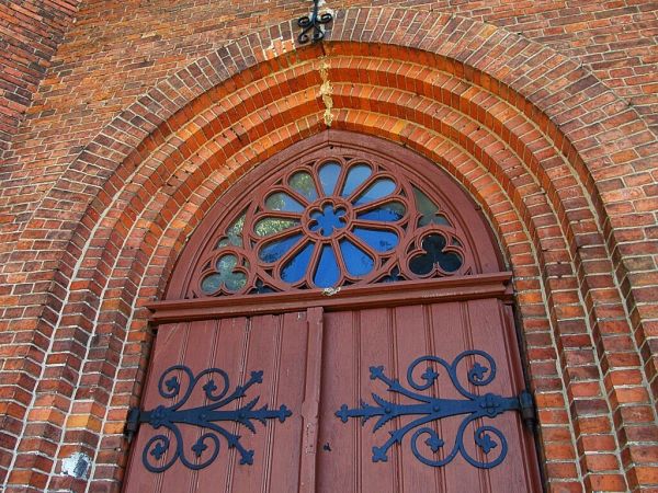 Łuk wejścia głównego do kościoła