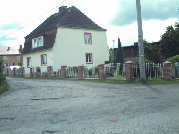 Ulica Mostowa. Jedna z przedwojennych 
willi.