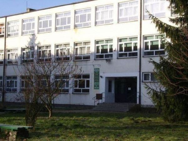 Budynek Technikum Rolniczego w Sypniewie.