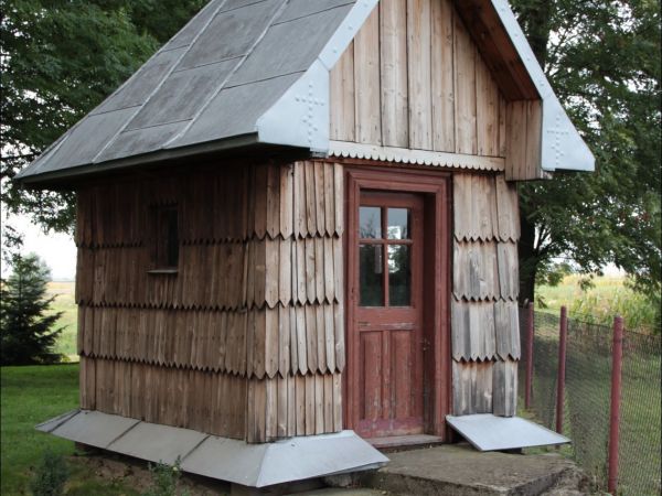 Leszno do 1977 roku nosiło nazwę Poździacz . Cerkiew Trójcy Świętej w Lesznie – drewniana filialna cerkiew greckokatolicka . Została zbudowana w 1857. Obecnie (