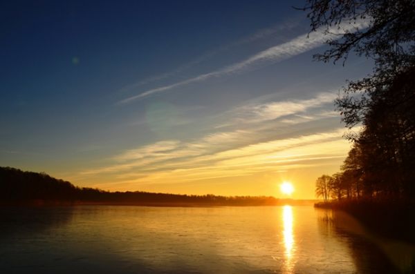 Świt nad jeziorem Tarnowskim Dużym