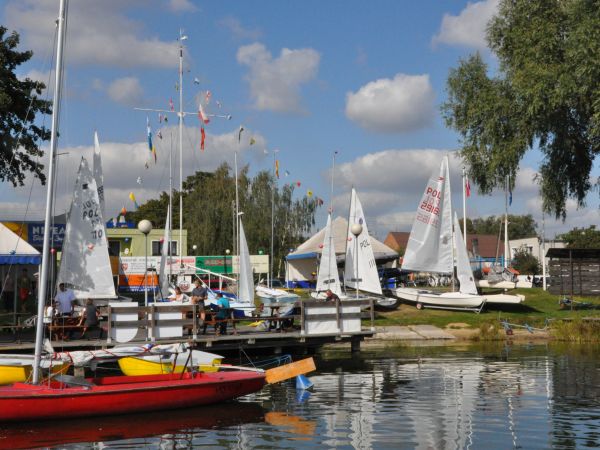 Wolsztyn,przystań żeglarska nad jeziorem Berzyńskim.