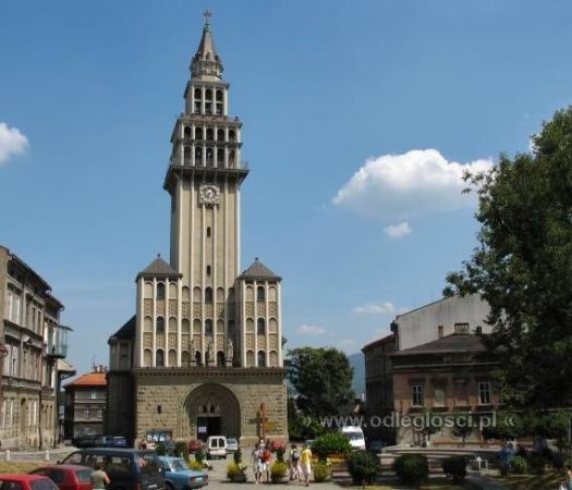Kościół św. Mikołaja powstała w XIV w., a w 1912 r. uzyskała dzisiejszy gotycko-modernistyczny kształt. Od 1992 r. jest katedrą diecezji bielsko-żywieckiej.