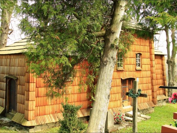 Cerkiew Wniebowstąpienia Pańskiego w Kruhelu Wielkim . Jest jedną z najstarszych cerkwi w Polsce. Wybudowana na pewno przed 1630 rokiem.