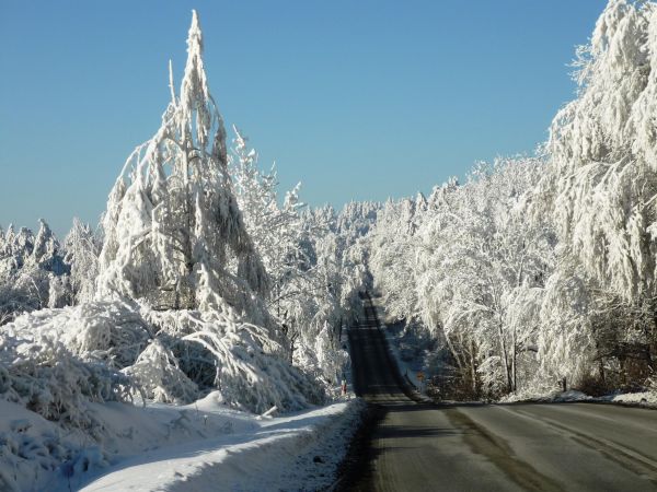 Zimowe krajobrazy z okolic  Arłamowa na Pogórzu Przemyskim.
