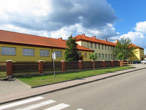 ZSP w Kaliskach zawdzięcza swój dzisiejszy widok poprzedniemu Wójtowi Gminy w latach 2006-2010