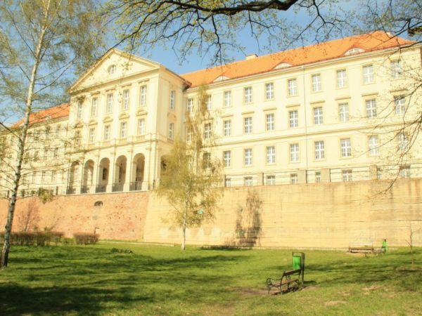 Sąd rejonowy - widok z fosy