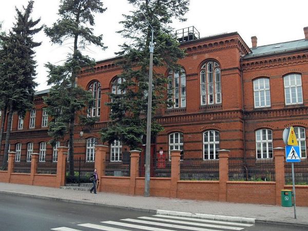 Ogólniak przy ulicy Hallera