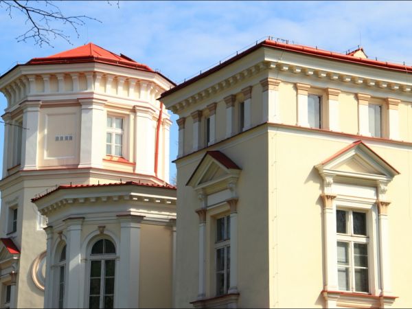 Pałac Lubomirskich w Przemyślu - Bakończycach .  Wybudowany w latach 1885–1887 przez księcia Hieronima Adama Lubomirskiego, według projektu Maksymiliana Nitscha