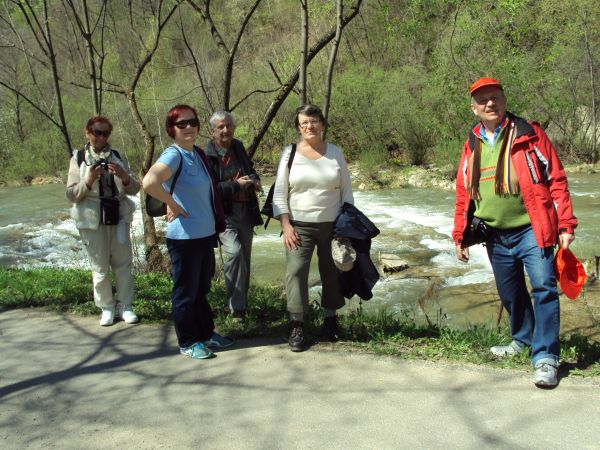 Na Ziemi Sanockiej jest dużo ciekawych, nasyconych urokami miejsc. Niektóre potrafią też swym pięknem  - zaskoczyć. Tak też jest z przełomem Wisłoka między Mymo