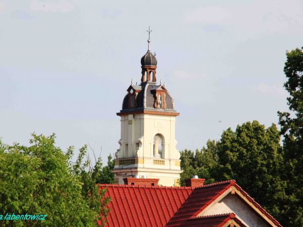 PAŁAC  Z  POŁOWY  XVIII  WIEKU,  ROZBUDOWANY  W  XIX  WIEKU