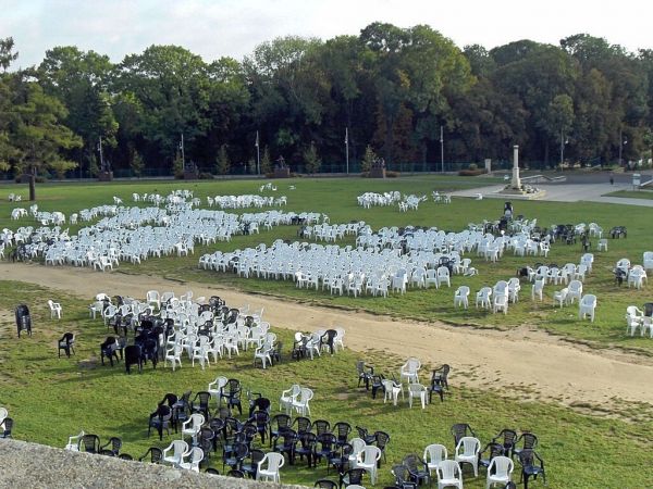 Krzesełka na Placu przed Jasną Górą