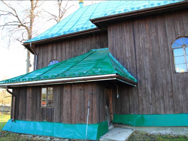 Cerkiew Opieki Matki Bożej w Kłokowicach - drewniana parafialna cerkiew prawosławna w dekanacie Przemyśl (dawniej świątynia greckokatolicka). Zbudowana na miejs