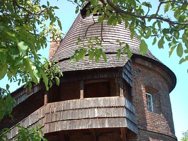 Mury obronne klasztoru SS. Benedyktynek na wzgórzu Św. Michała .